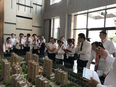 捌方房地產(chǎn)經(jīng)紀(jì)服務(wù) 專業(yè)房產(chǎn)咨詢，助您輕松置業(yè)